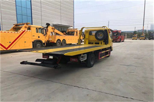 郊区非事故拖车