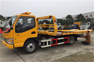 郊区哪里有拖车服务