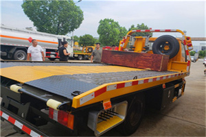 郊区附近拖车电话号码服务