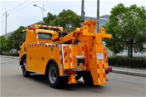 郊区高速路拖车费